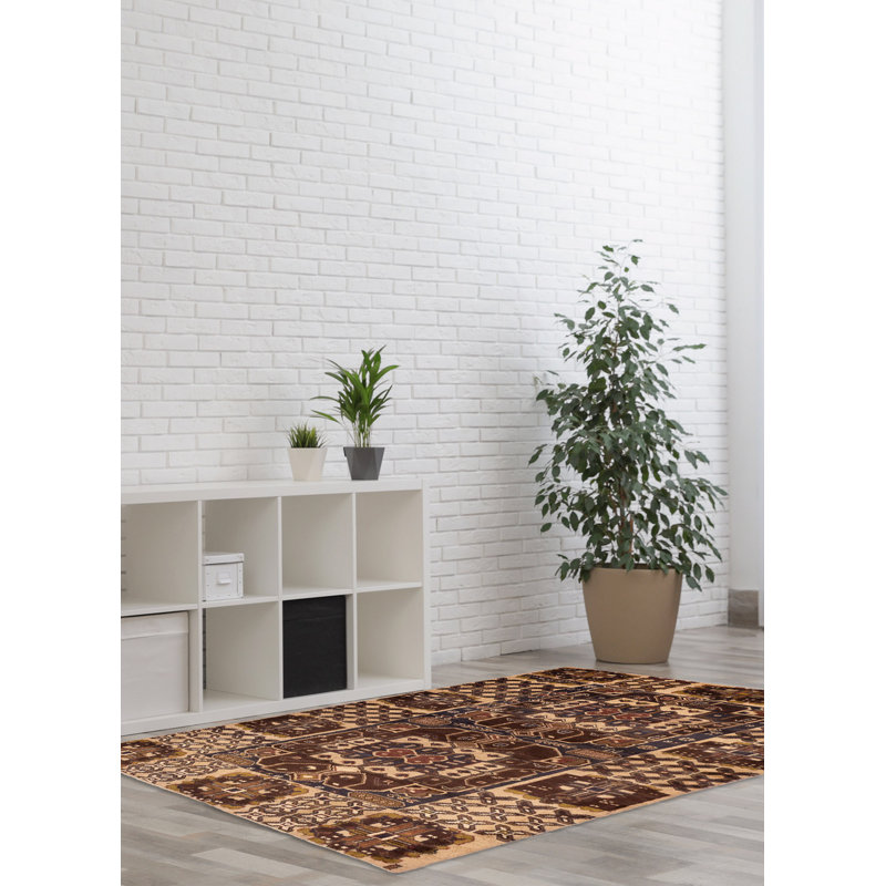 Tapis brun Teimani 3 pi 10 po x 6 pi 10 po