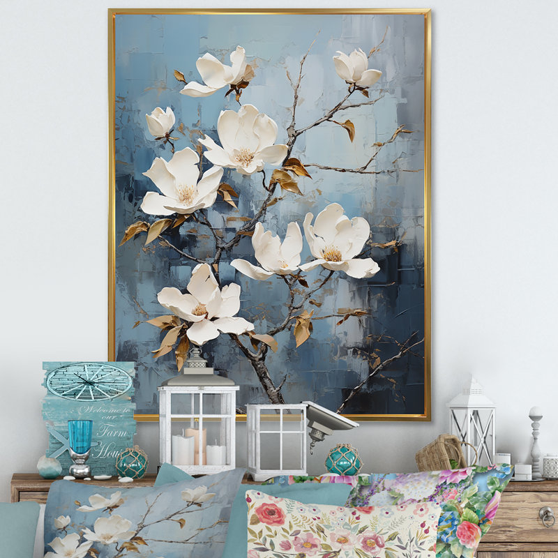 Harmonie de fleurs bleues et blanches Magnolias I, Cadre flottant doré, H 32 po x l 24 po x P 1 po