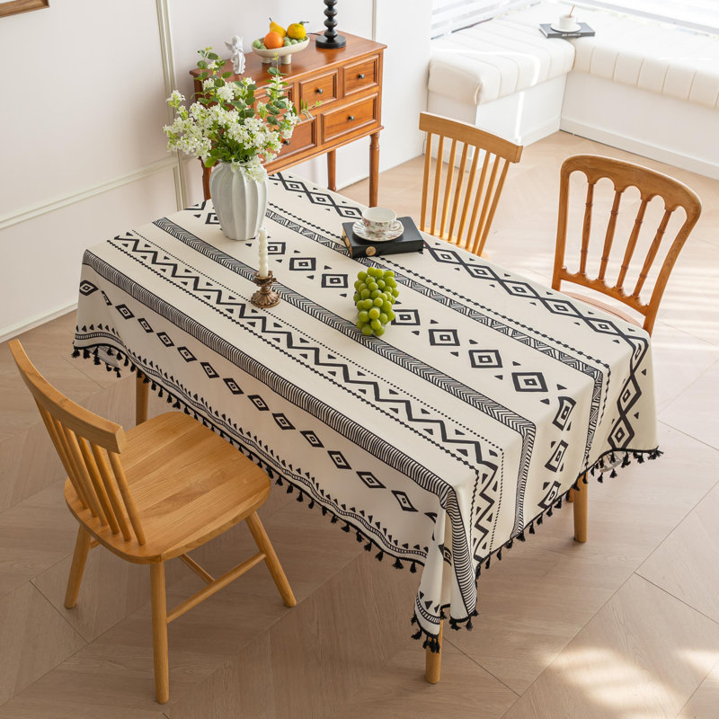 Nappe imprimée à la main pour tables carrées, couverture de table géométrique noire à bords frangés, nappe décorative pour la cuisine et la salle à manger, 59 po x 70 po