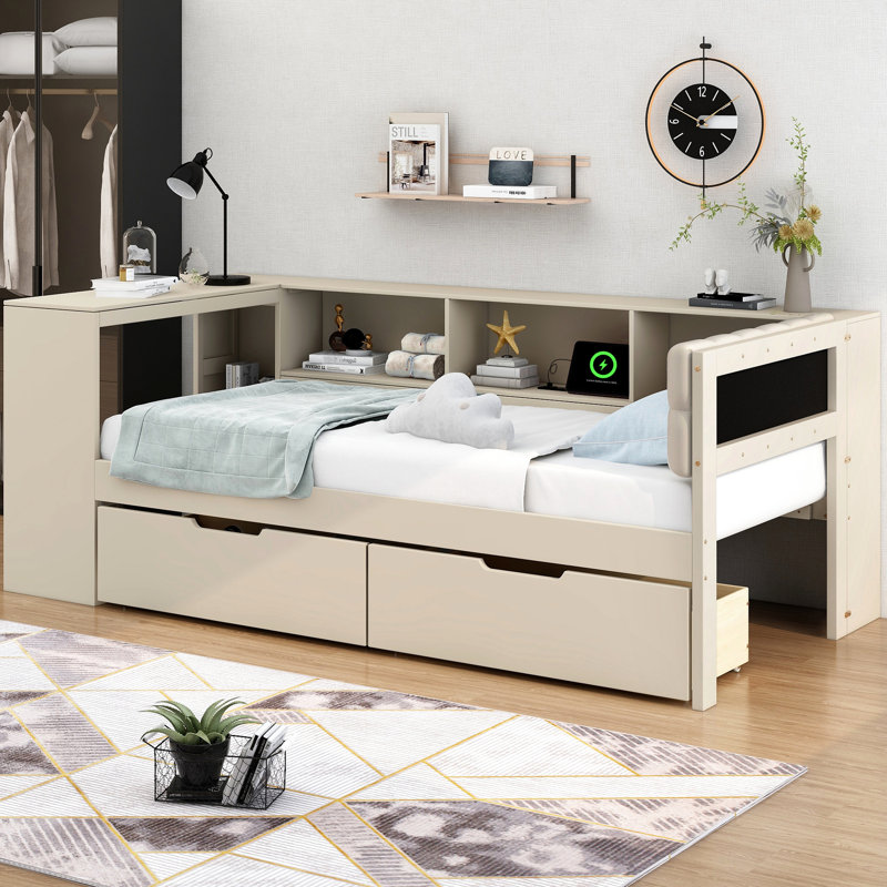 Lit simple en bois avec tête de lit tapissier crème, tablettes de rangement, tiroirs et station de charge