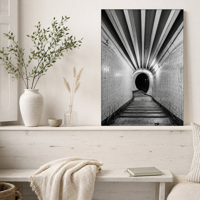 Escaliers de tunnel de métro en béton, tableau sur toile noir et blanc, H 18 po x l 12 po