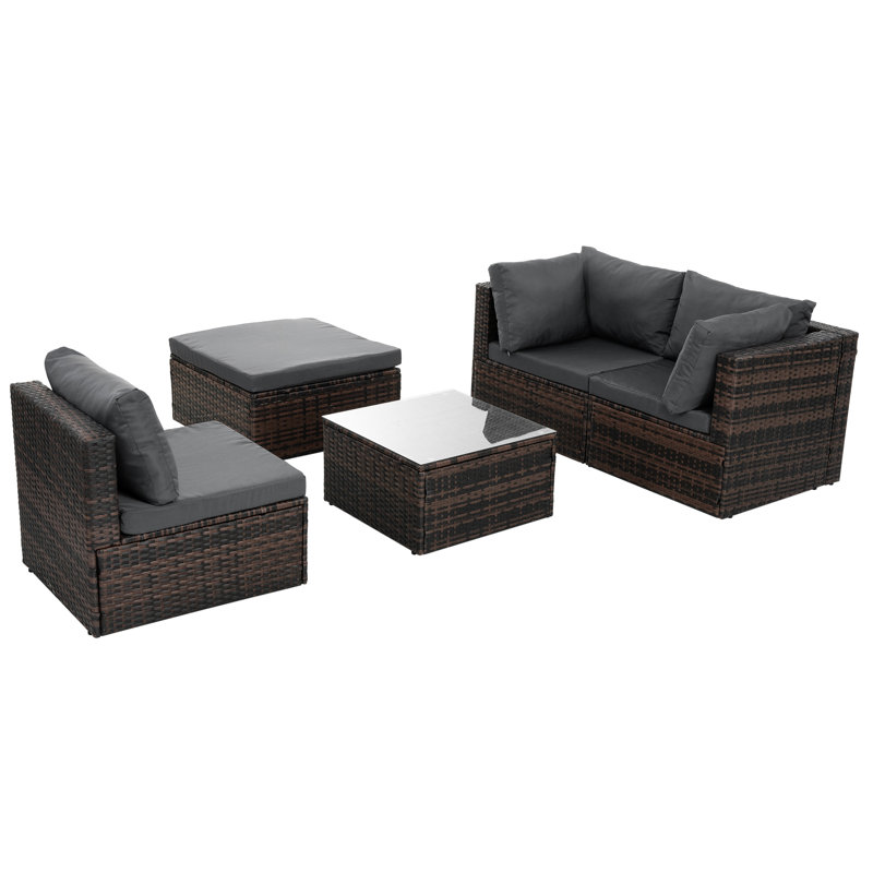 Confortable pour l'extérieur: 5 chaises avec accoudoirs et table basse en verre trempé