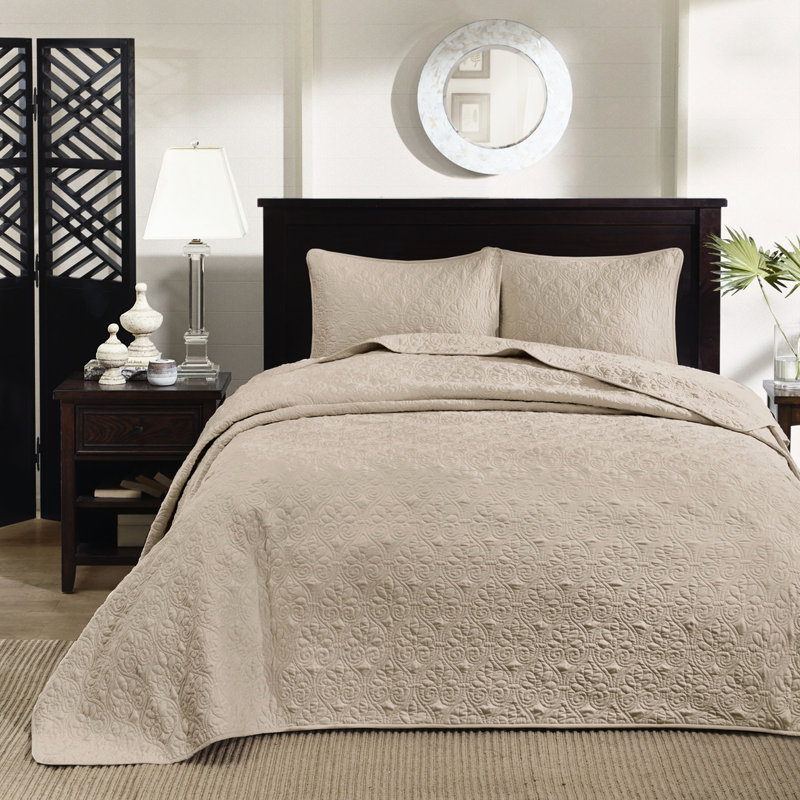 Réversible - Parfait pour les couches d'été et d'hiver. Rembourrage en coton prélavé confortable. Conception. Comprend 2 taies décoratives. Lavable à la machine. Literie en microfibre polyvalente