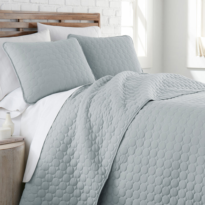 Southshore Fine Linens Southshore Essentials Quilt Set in Mist Blue, Double-Brushed Microfiber Oversized Embroidered Lightweight Quilt with 2 King Pillow Shams, King / California King