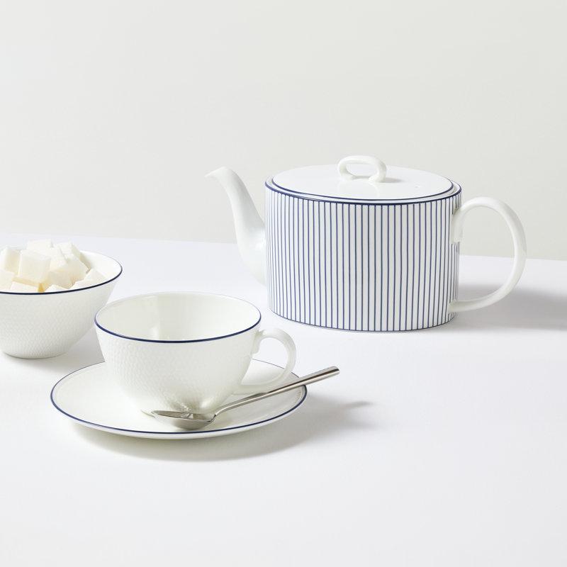 Wedgwood Gio Teapot 31.7floz Pinstripe White