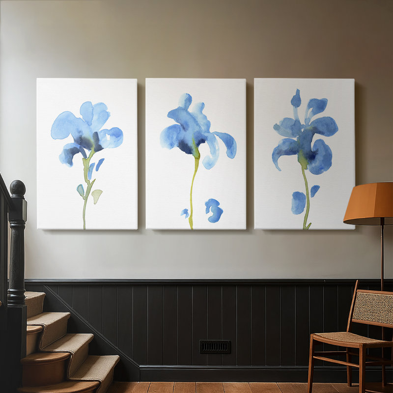 Striking Blue Iris I - Toile tendue sur mesure avec châssis - 3 pièces