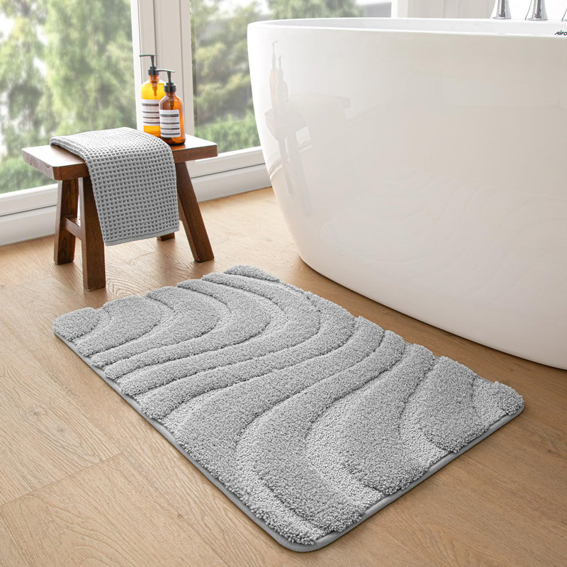 Tapis pour salle de bain en microfibre avec envers antidérapant Gagetown, L 16 po x L 24 po, Gris clair