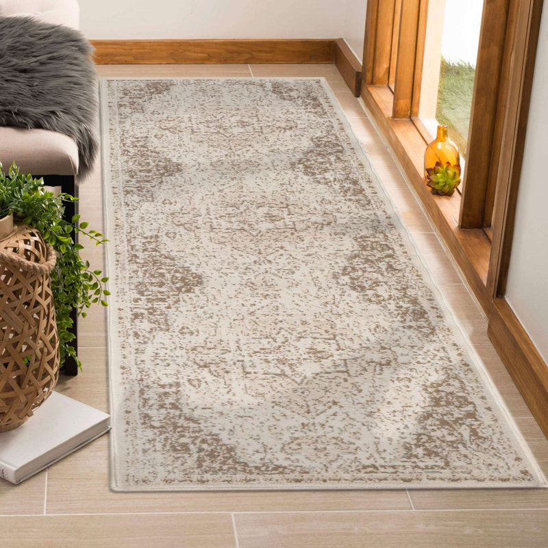 Tapis oriental transitionnel médaillon Nimaha, Tapis de couloir 2 pi 7 po x 10 pi