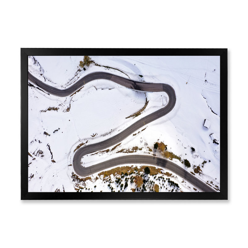 Vue aérienne de Windy Road II - reproduction d'art sur toile traditionnelle, Cadre photo noir, H 12 po x l 20 po x P 1 po