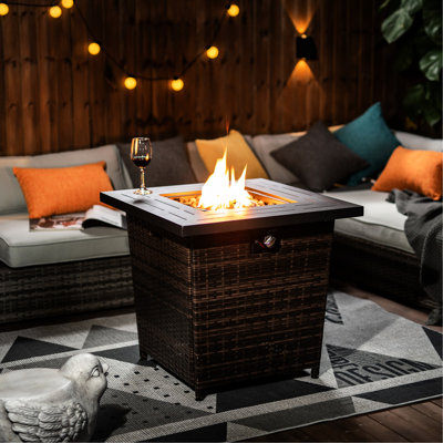 Table de foyer carrée de 71 cm (28 po), revêtement extérieur en polyéthylène, allumeur, chauffage au propane/gaz de pétrole liquéfié, structure et plateau en acier, flamme réglable