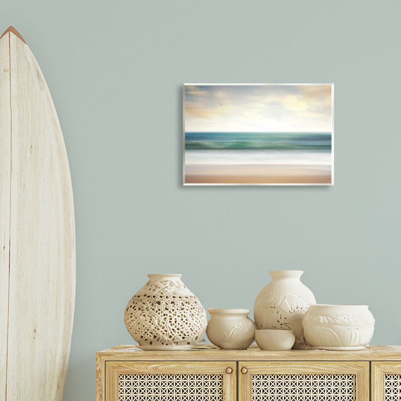 «Lone Seagull Over Beach» par Susan Arnot, H 13 po x l 19 po
