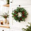 Mini couronne de Noël artificielle 12 pouces avec des accents de baies rouges et un feuillage persistant réaliste