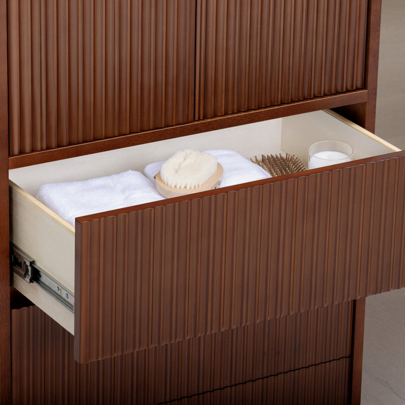 Armoire à linge moderne à 2 portes et 3 tiroirs avec façades en bois cannelé pour l'organisation du rangement dans la salle de bain