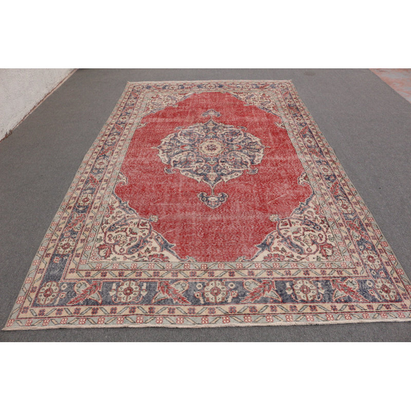 Tapis turc fait à la main en rouge idéal pour votre cuisine avec un design rétro Oushak en laine