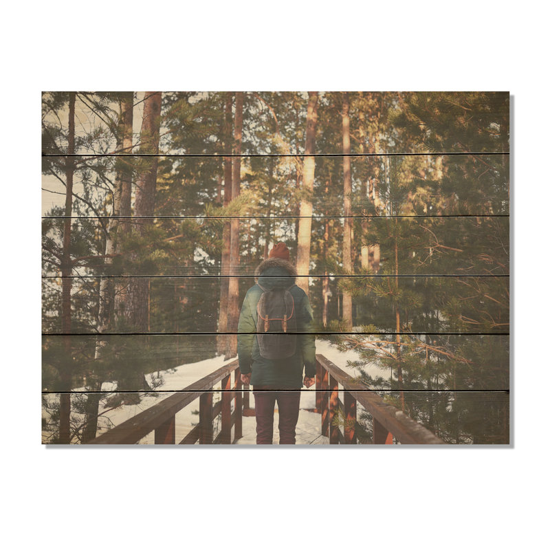 Randonnée pédestre en forêt hivernale - Forêt, art mural sur bois de pin naturel, H 24 po x l 32 po