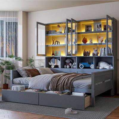 Lit de jour pleine grandeur en bois, lit de jour multifonctionnel avec armoire de rangement à porte en verre, éclairage à DEL intégré et tablettes ouvertes pour le salon, la chambre à coucher et le bureau