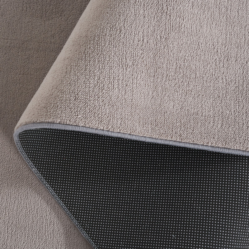 Tapis uni en polyester tissé à la machine de couleur taupe, Rectangle de 5 pi x 8 pi