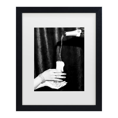 «Picufy Studio III Champagne Hands Bw Matted Art encadré
