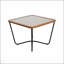 Table basse moderne carrée avec cadre en verre trempé et en métal, alliant design industriel et élégance contemporaine pour tout espace de vie.