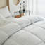 Couette en microfibre alternative au duvet-135252648