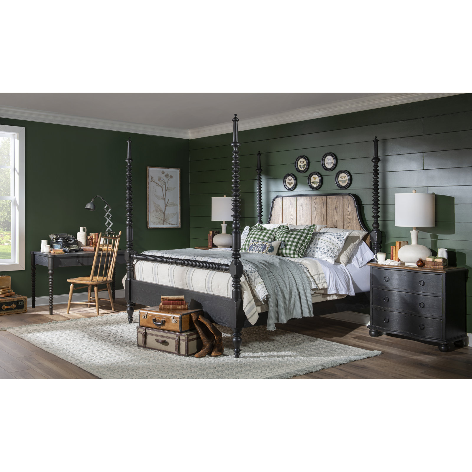 Country Living Spindle Bed, Queen