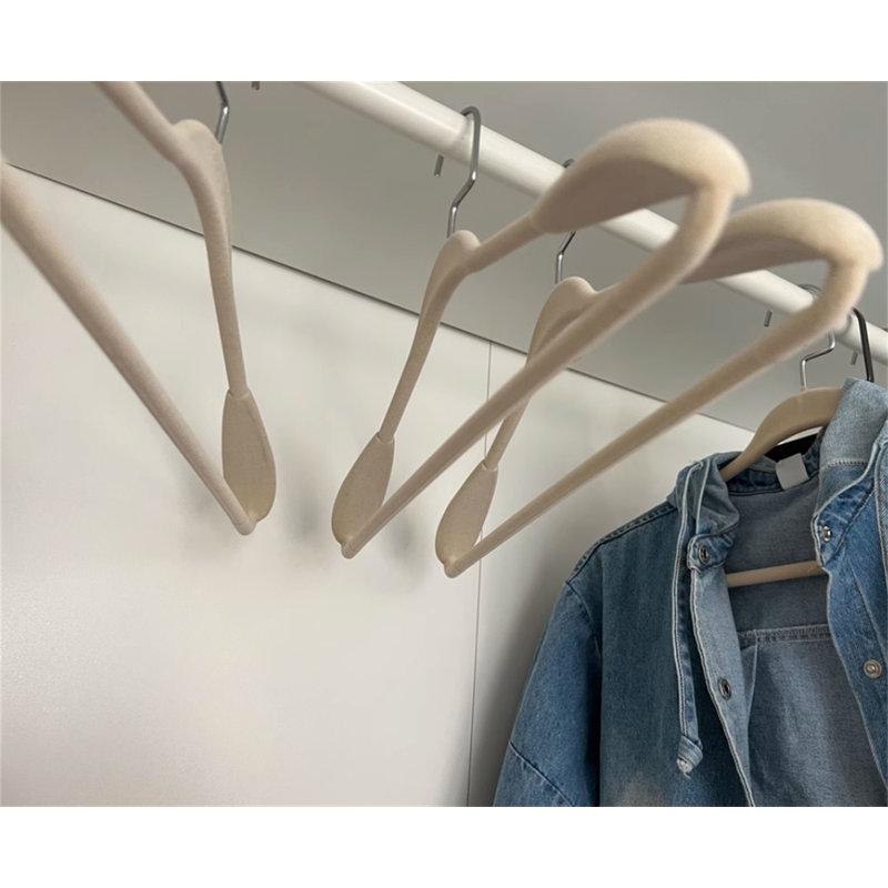 Cintres en velours, 30