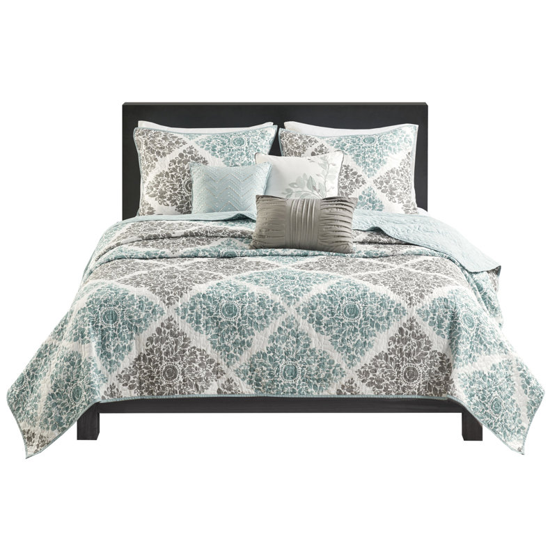 Ensemble de literie pour courtepointe 6 pièces - très grand / très grand. Microfibre à petites feuilles, 2 taies décoratives et 3 coussins décoratifs Pièce, matelassage vermicelle, diamant