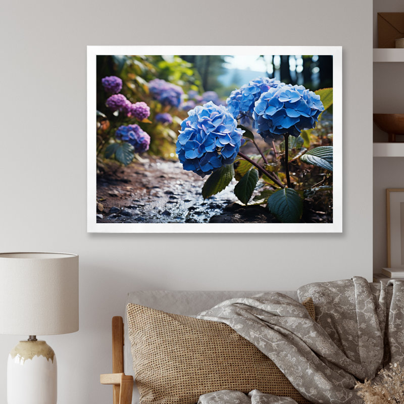 Blue Purple Hydrangea Field II - Floral Canvas Wall Art, Cadre photo blanc, H 12 po x l 20 po x P 1 po