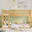 Lit superposé simple au-dessus d'un lit simple avec tablettes de rangement, lit superposé bas avec garde-corps en rotin, coffre-fort et élégant pour les enfants-133491251