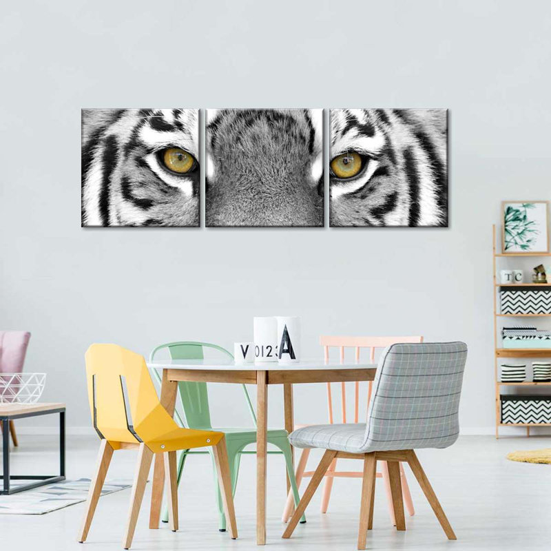 «White Tiger Eyes», impression panoramique sur toile tendue 3 pièces, H 18 po x l 57 po x P 1,25 po