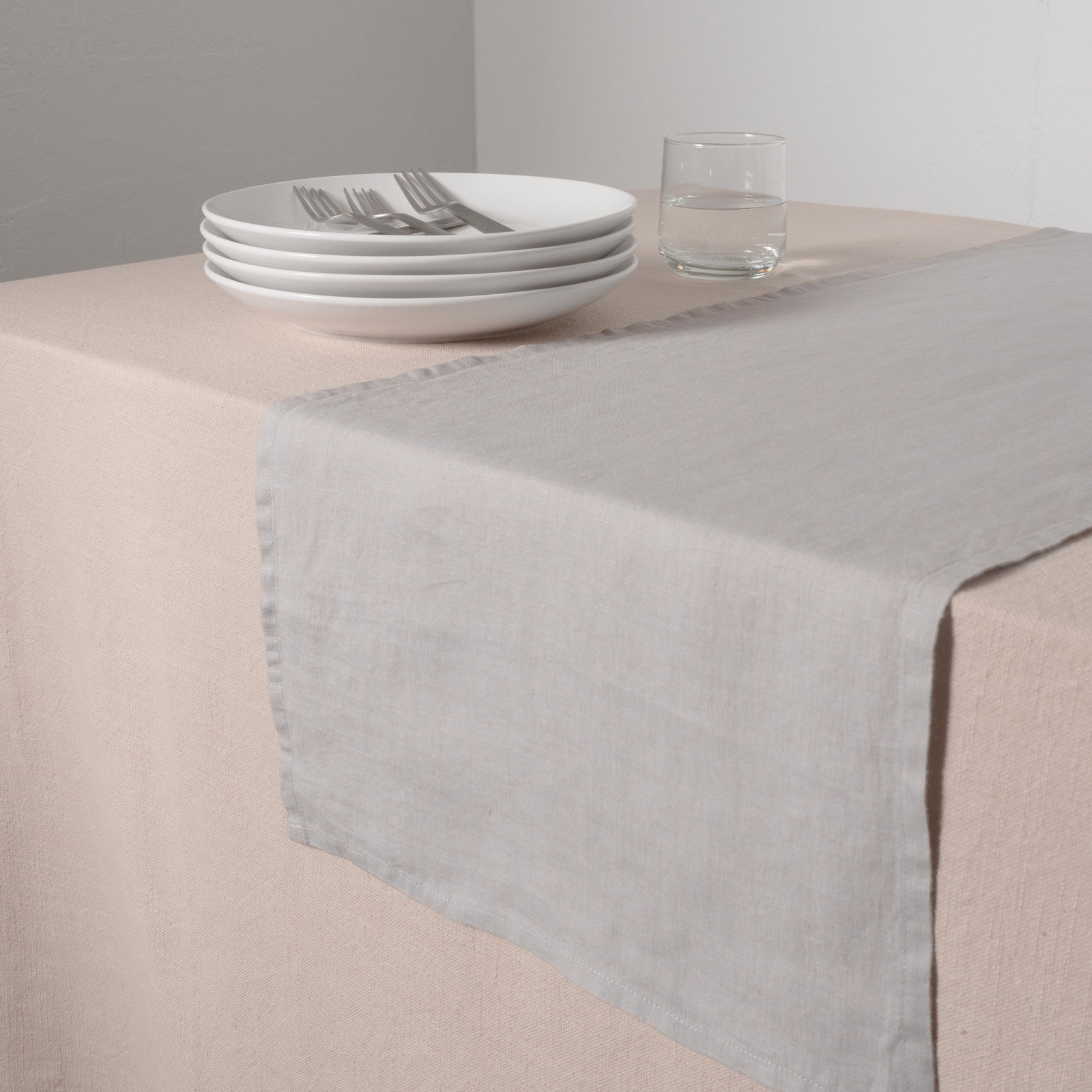 Valle Table Runnner, Light Gray