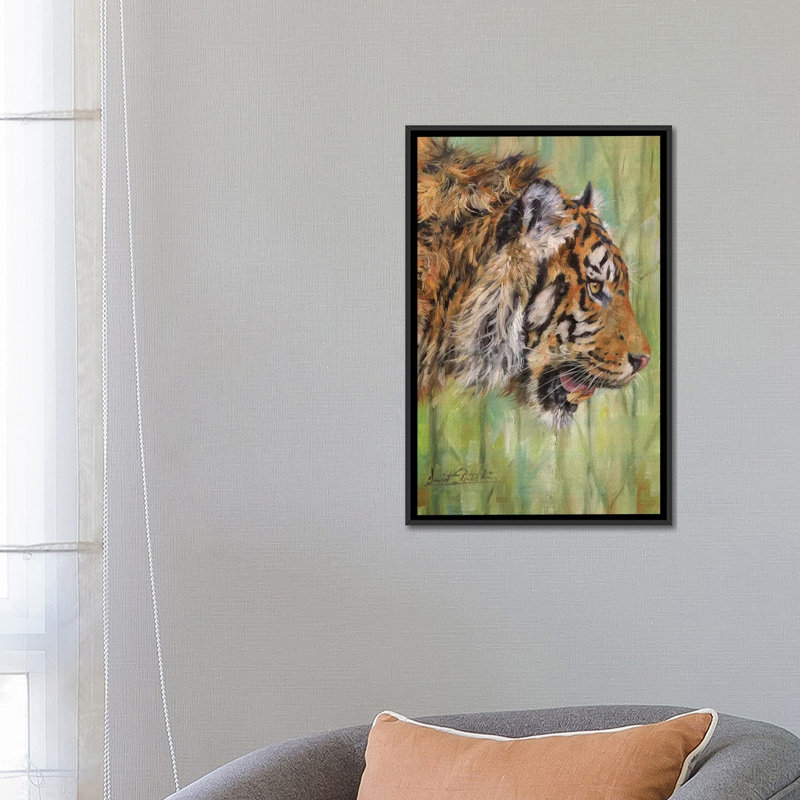 «Amur Tiger Profile» par David Stribble, impression sur toile tendue, 48" H x 32" W x 1.5" D, Toile avec cadre noir