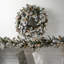 Couronne de Noël artificielle en pin floquée 25 po, vert
