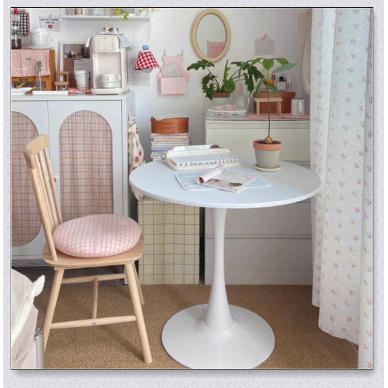 Table de salle à manger ronde blanche moderne avec plateau en panneau de fibres à densité moyenne et base en acier, idéale pour les petits espaces et la vie contemporaine