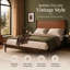 Lit plateforme King style Mid-Century en bois d'acacia massif avec tête de lit en cuir végane tissé à la main et pieds fuselés, pouvant supporter jusqu'à 363 kg-133712600