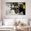 Pompier tenant un boyau d'arrosage-850638803