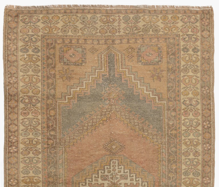 Tapis turc de style Mid-Century noué à la main dans des couleurs douces