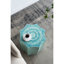 Tabouret à piédestal bleu 17 x 17 x 20 pouces avec incrustations et motifs en forme de losange, convient aux espaces de vie, peut être utilisé comme table d'appoint ou comme table d'appoint, 80% 20% avec des pièces décoratives élégantes