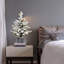 Arbre de Noël floqué 4,5 pi avec base en pot, 150 lumières DEL blanc chaud, 720 pointes, branches en PE + PVC avec 19 pommes de pin - petit arbre de fêtes pré-éclairé-1356250624