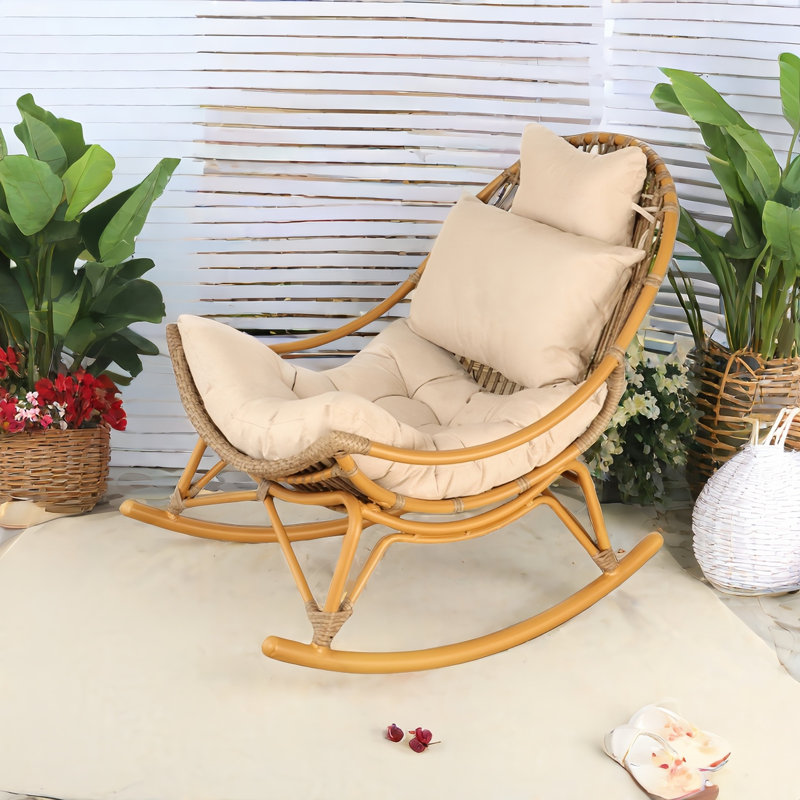 Chaise berçante moderne en rotin
