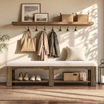 Banc à chaussures d'entrée de style campagnard, 180 cm de large, avec assise rembourrée et étagère de rangement ouverte en partie basse.