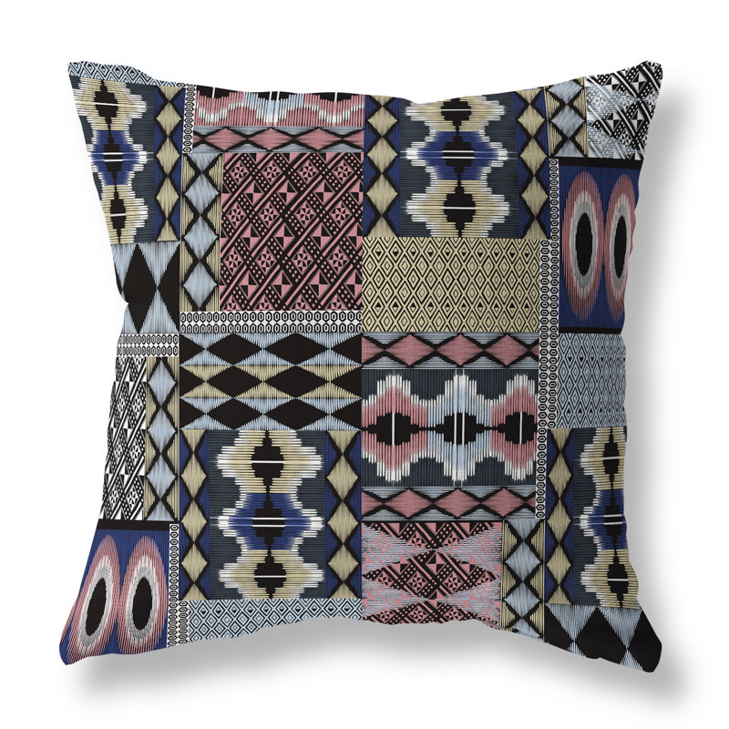 Coussin décoratif intérieur / extérieur Patched Perfection Patchwork, Bleu / patchwork rose, H 18 po x l 18 po