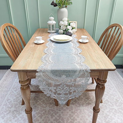 Elegant retro lace table flag