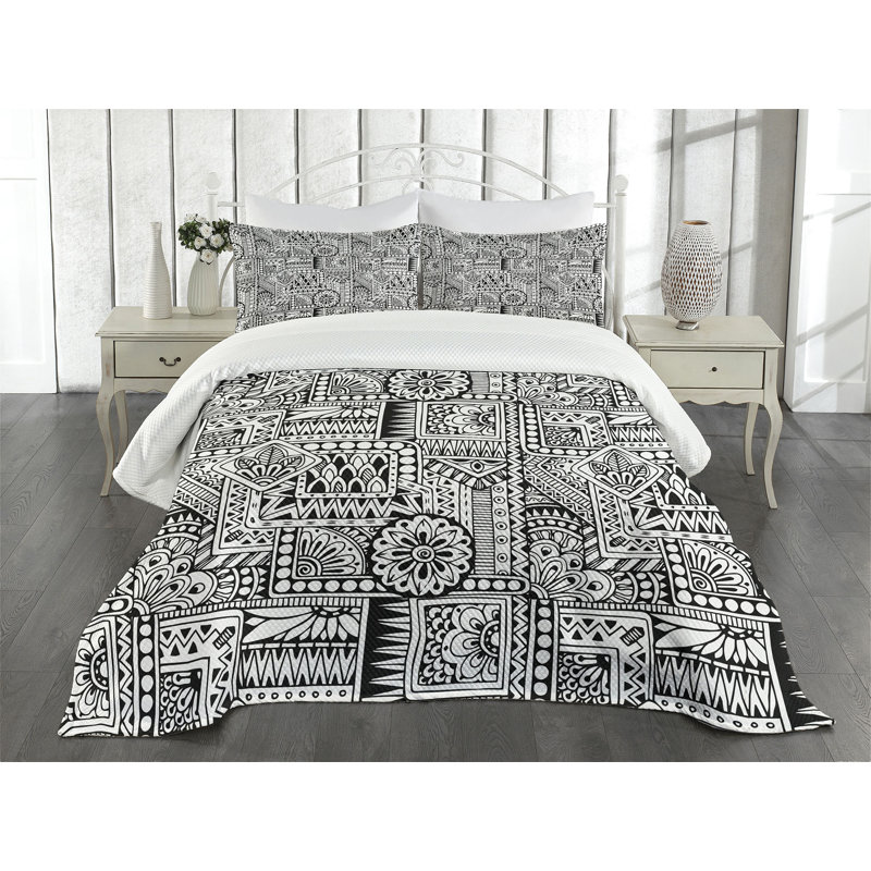 Ambesonne Hipster Bedspread Aboriginal Monochrome Forms Black White, King Coverlet/Bedspread + 2 Pillow Shams