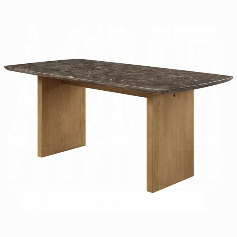 Table lourde et calme