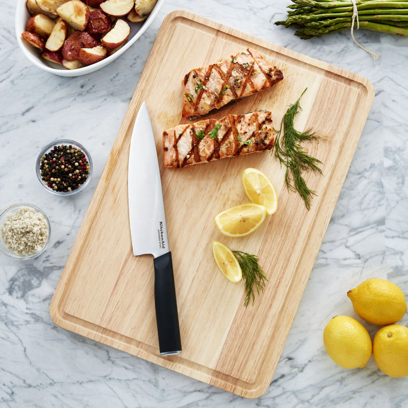 Planche à découper en bois d'hévéa classique KitchenAid® avec tranchée de périmètre, 12 po x 18 po, naturel