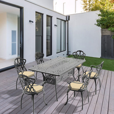 Ensemble de 7 pièces de mobilier de patio en aluminium coulé avec cadre noir et coussins de siège blanc cassé