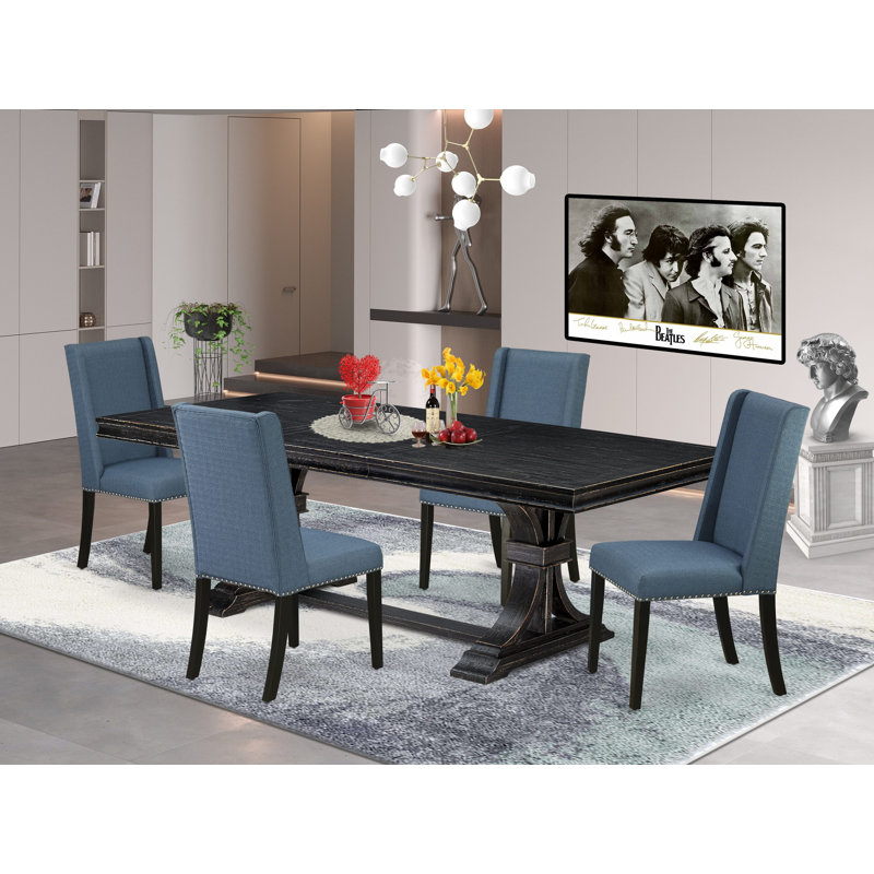 L'ensemble de salle à manger 5 pièces se compose d'une table et de 4 chaises de salle à manger en tissu de lin bleu minéral avec dossier rembourré au fini noir sablé.