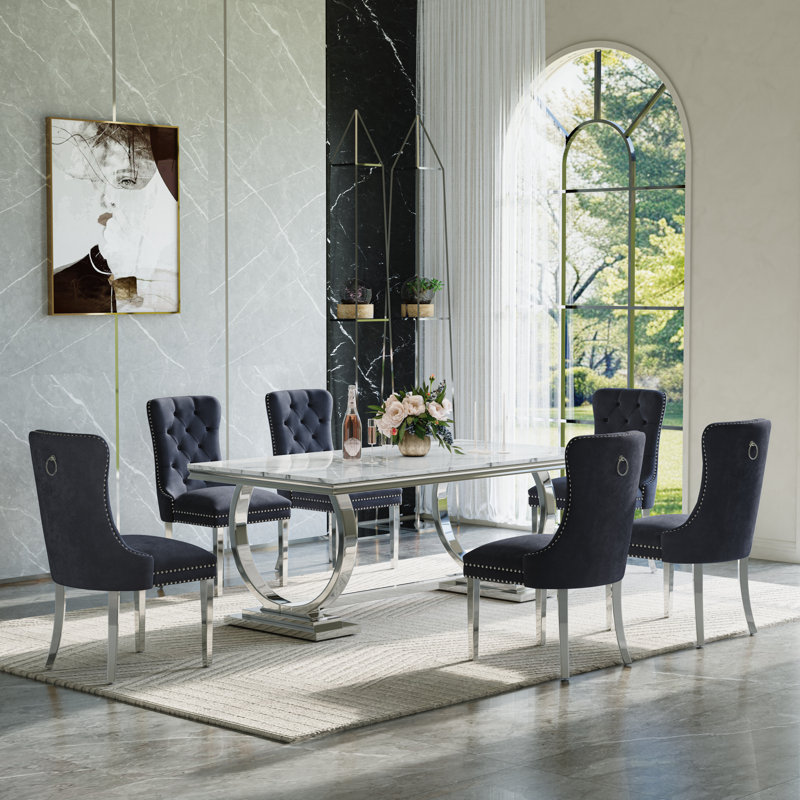 Ensemble de salle à manger moderne - table de 70 po avec base en acier inoxydable et chaises en velours, Blanc / argenté