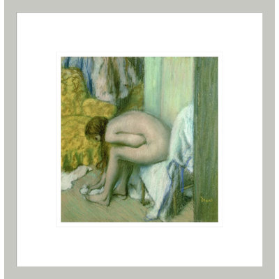 «After the Bath», femme après avoir séché son pied gauche par Edgar Degas, impression giclée encadrée